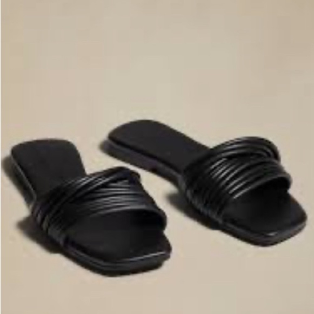 NWT Banana Republic Twisted Strappy Leather Sandal